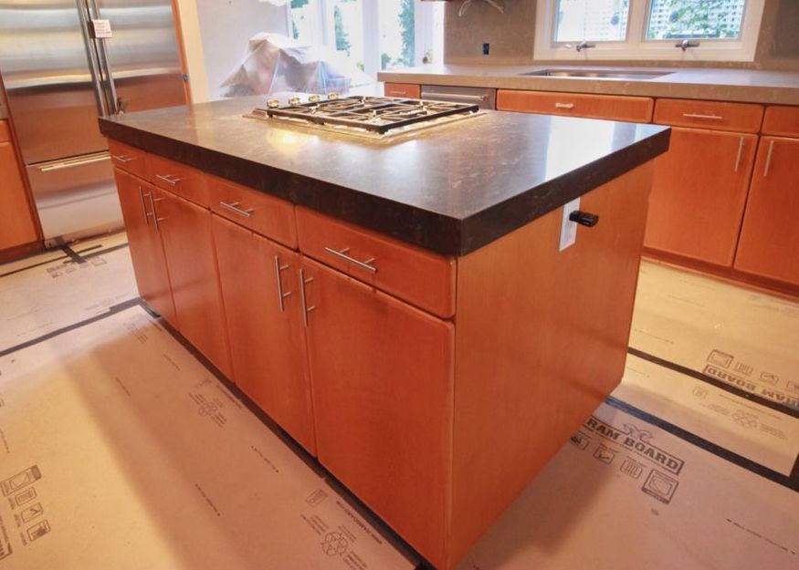 https://yelparticles.wpengine.com/wp-content/uploads/2021/05/Kitchen-counter-quartz-granite-tops.jpeg