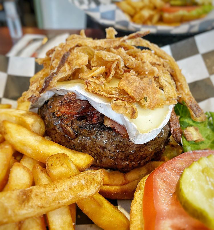 10 Best Burgers In America According to Yelp Reviewers